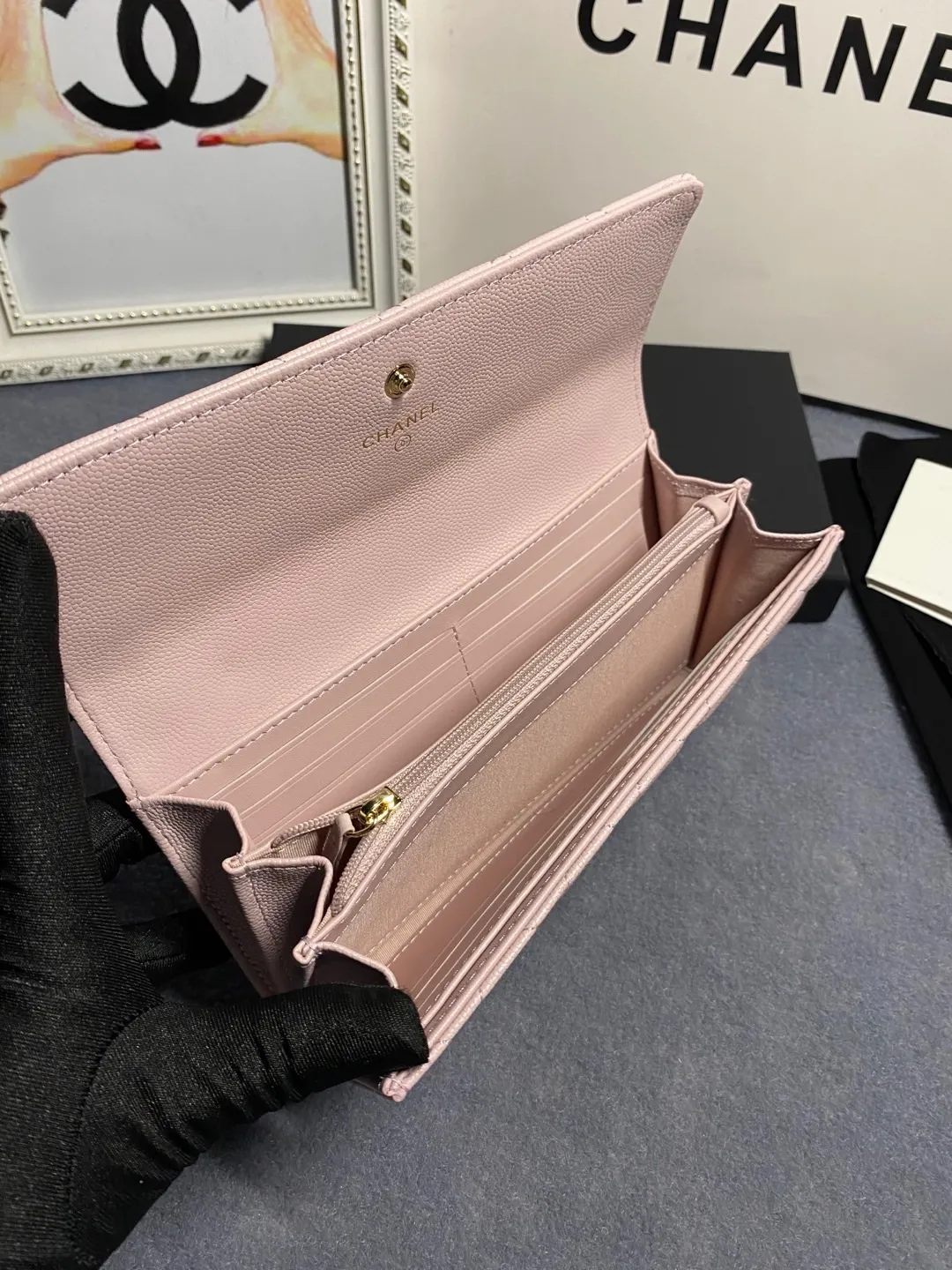 22 new styles. CHANEL. The two-fold wallet with long clip flap has arrived❤️First-layer cowhide with new luogo, the same design surrounded by diamonds on the side of the leather❤️The details are so beautiful❤️Model number Ap5480B size 10*19.5*2.5cm. 💰560