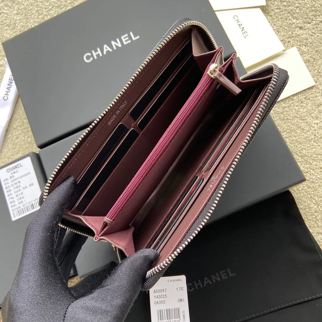 Xiaoxiang imported Italian grained calfskin Item number: A50097 💰: 460 Size: w19.5×h10.5×d2cm Color: black ball pattern with silver steel mark
