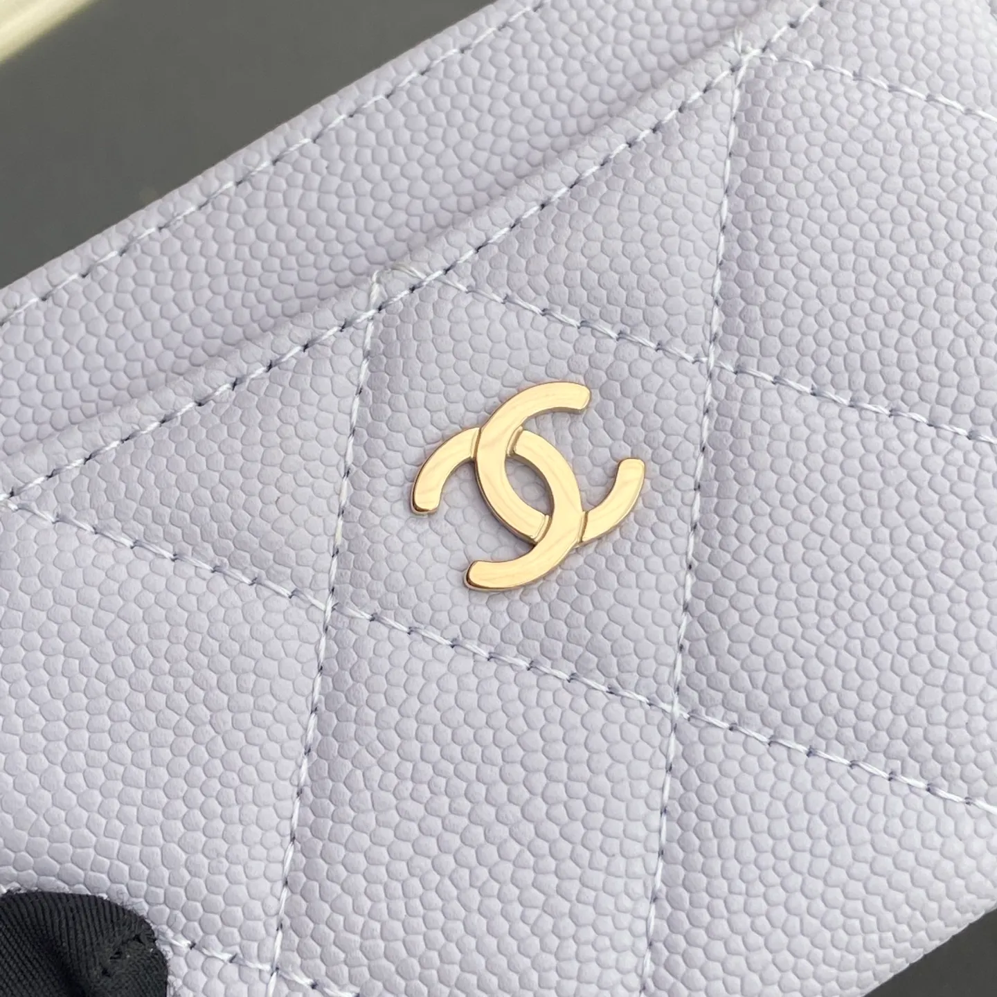 Xiaoxiang imported Italian leather Item number: A31510 0213 Price: 190 Size: w11×h7.5cm Color: Light purple ball pattern gold steel mark