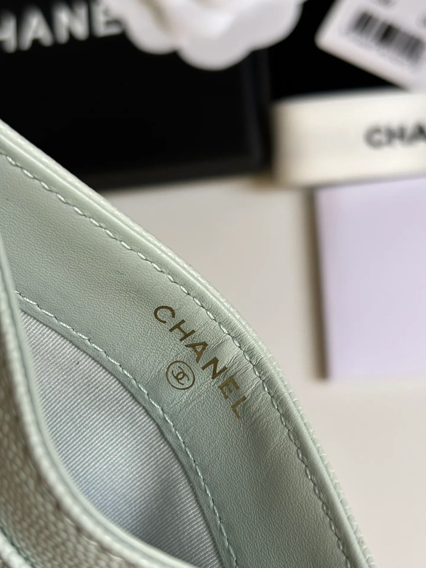💰240 new product CH@NEL card holder has arrived💦This card holder adds a few more card slots based on the old model, making it more practical. It has original quality and beautiful details. Model No. AP8944, size 11*8*1cm.