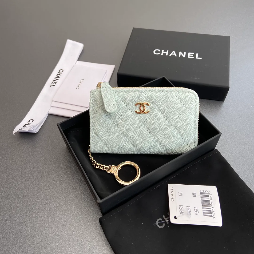 [Special grade hardware original leather] 💰320 Xiaoxiang small zipper bag card holder series Hook chain quilted card holder with iconic metal logo Gold tone metal hardware, special Italian imported leather 1 card slot wallet bag, 1 hook chain Number: 0221 Light blue thin ball light gold Size: w11.5×h7.5×1.5cm