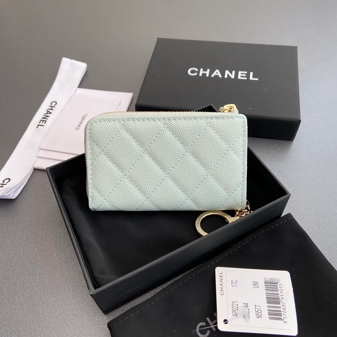 [Special grade hardware original leather] 💰320 Xiaoxiang small zipper bag card holder series Hook chain quilted card holder with iconic metal logo Gold tone metal hardware, special Italian imported leather 1 card slot wallet bag, 1 hook chain Number: 0221 Light blue thin ball light gold Size: w11.5×h7.5×1.5cm