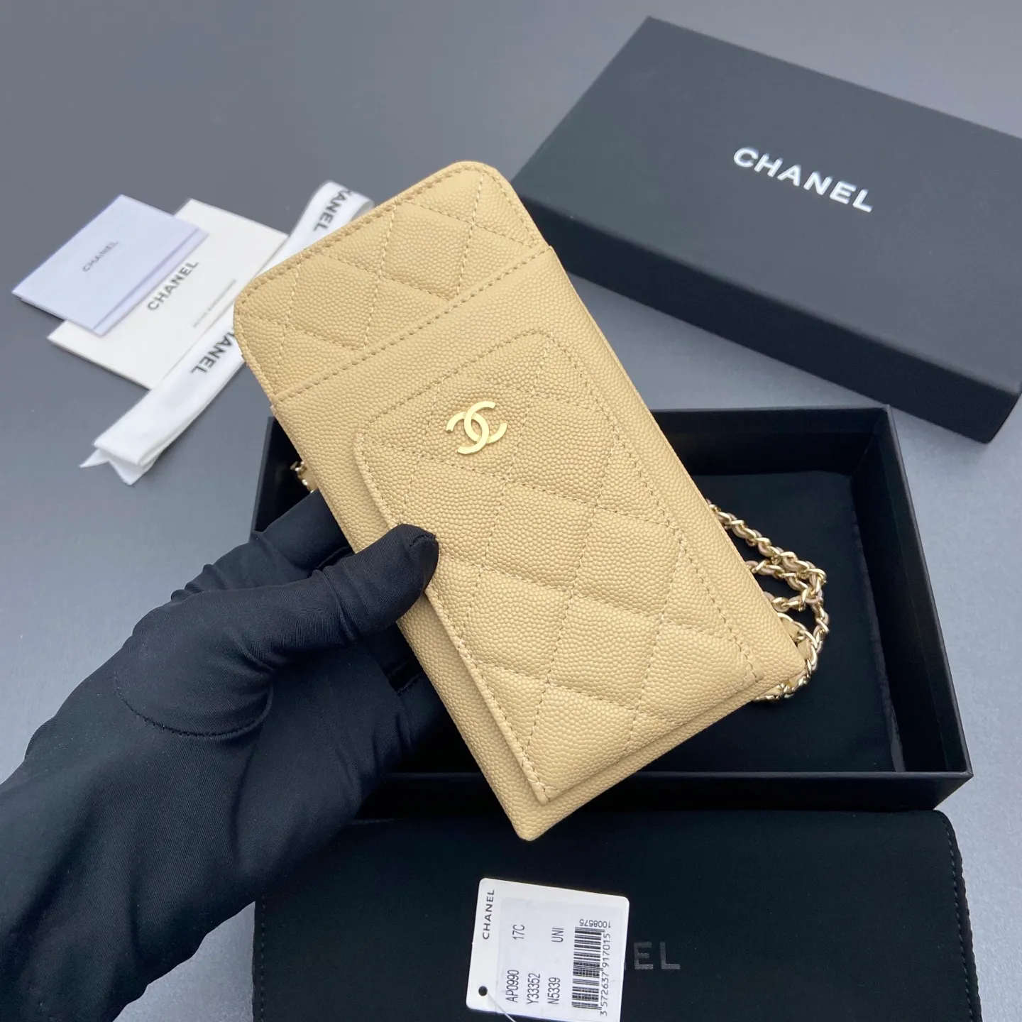 Xiaoxiang imported Italian grain cowhide Item No.: A0990 Price: 540 Color: Apricot fine ball pattern light gold buckle Size: w18.5×h9×d3cm