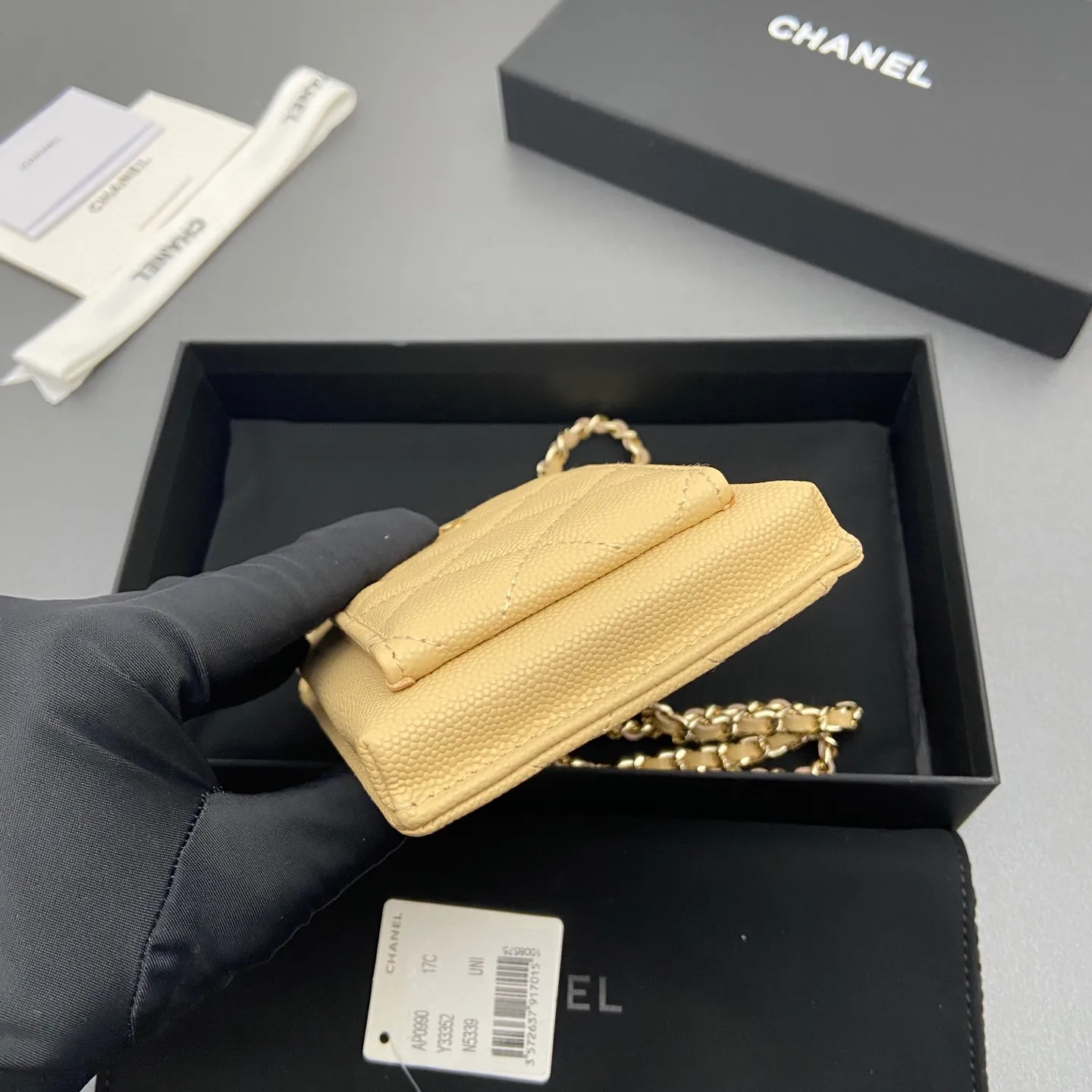 Xiaoxiang imported Italian grain cowhide Item No.: A0990 Price: 540 Color: Apricot fine ball pattern light gold buckle Size: w18.5×h9×d3cm