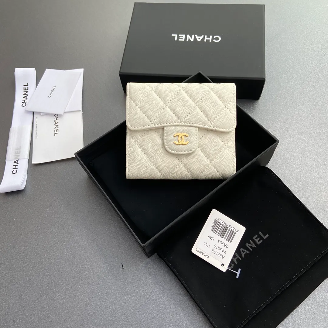 [Imported leather from Italy] ¥440 Special white spherical grain embossed leather Gold tone metal hardware 6 card slots 1 banknote compartment 1 coin zipper bag No.: 82288 Size: w10.5×h11.5×d3cm