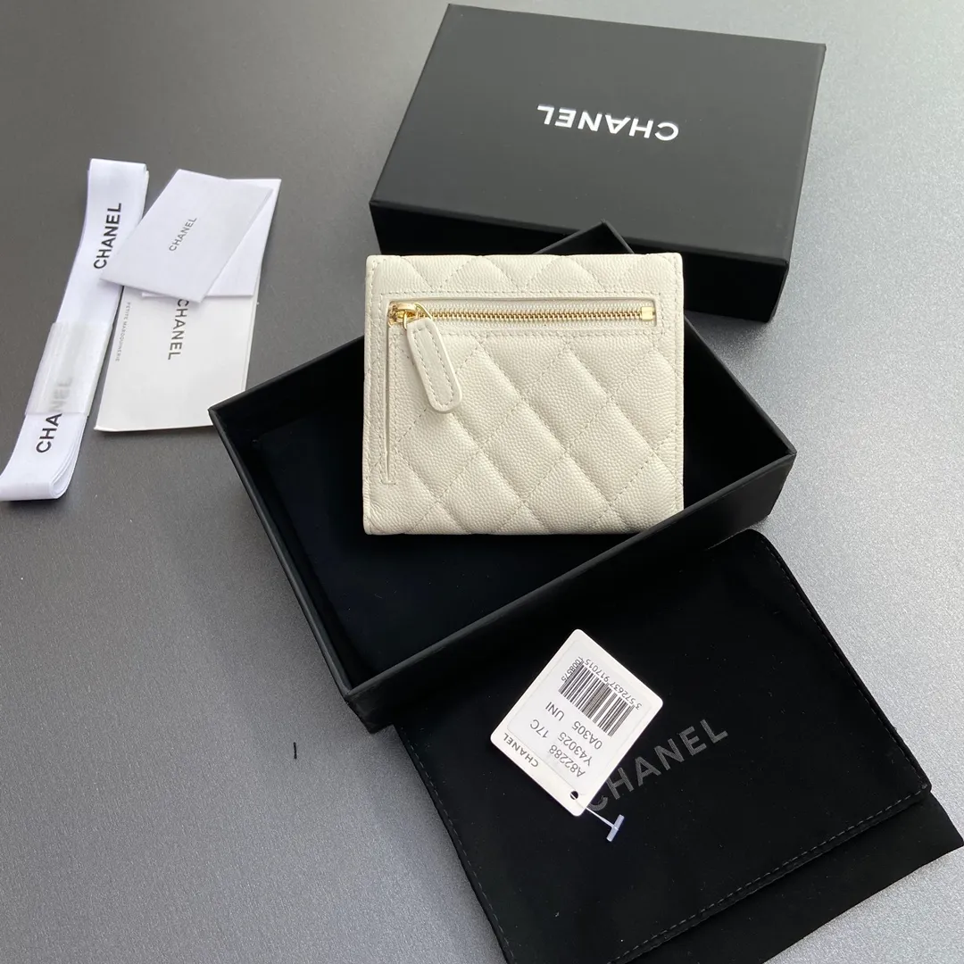[Imported leather from Italy] ¥440 Special white spherical grain embossed leather Gold tone metal hardware 6 card slots 1 banknote compartment 1 coin zipper bag No.: 82288 Size: w10.5×h11.5×d3cm