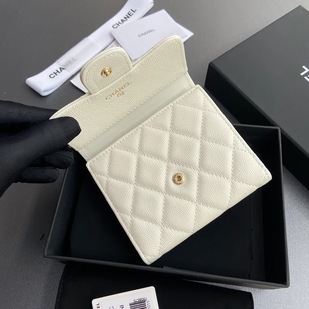 [Imported leather from Italy] ¥440 Special white spherical grain embossed leather Gold tone metal hardware 6 card slots 1 banknote compartment 1 coin zipper bag No.: 82288 Size: w10.5×h11.5×d3cm