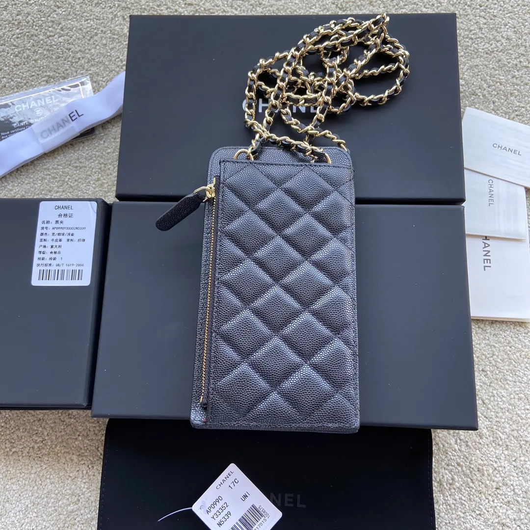 Xiaoxiang imported Italian grained cowhide Item number: AP1980 Price: 540 Color: black ball pattern gold steel mark Size: w18.5×h9×d3cm