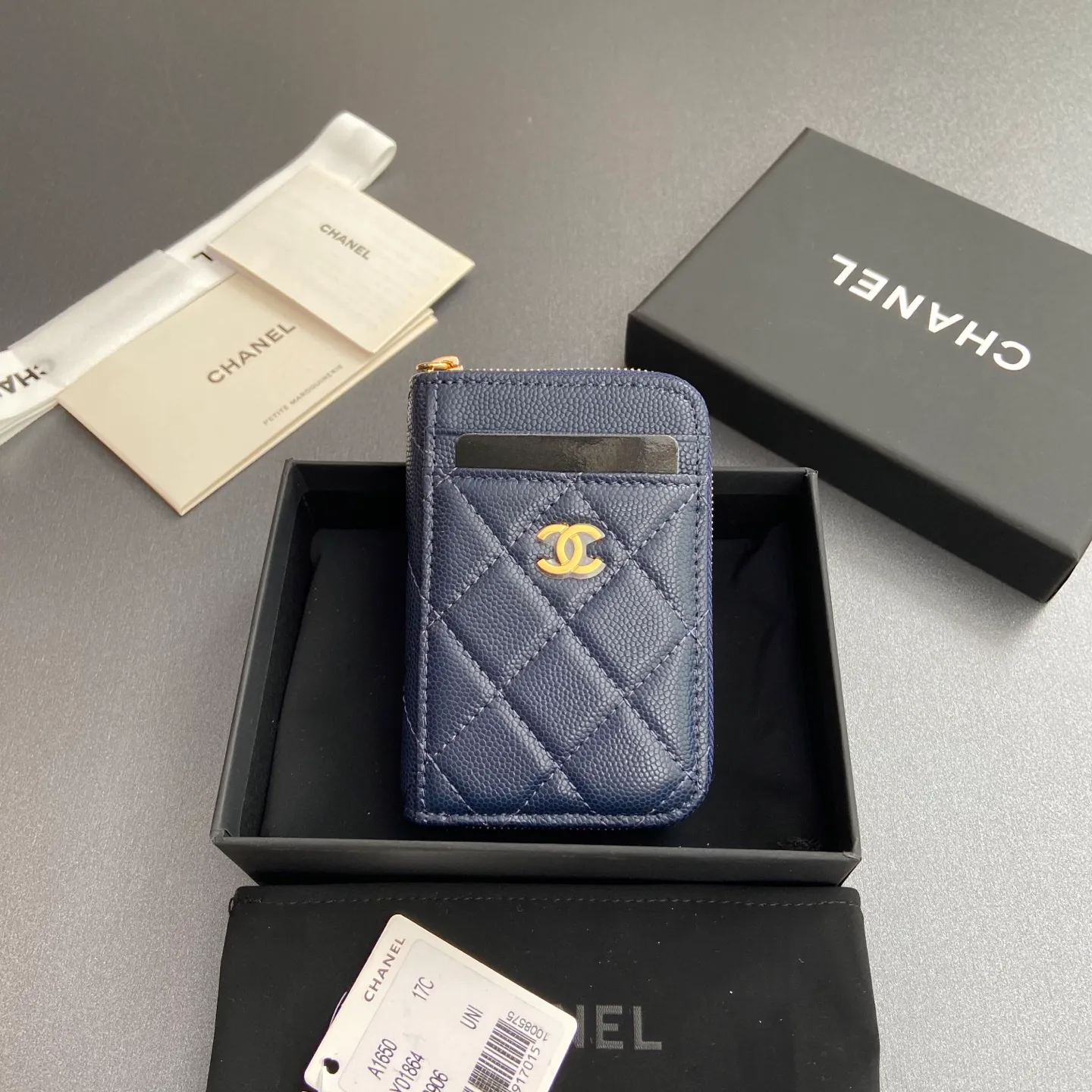 [Special grade hardware original leather] ¥280 Xiaoxiang small zipper bag card holder series with iconic metal logo, gold-toned metal hardware, exclusive Italian imported leather 2 card slots wallet bag, 4 card slots No.: 1650 Haze blue fine ball pattern gold steel mark Size: w11×h7.5×2cm