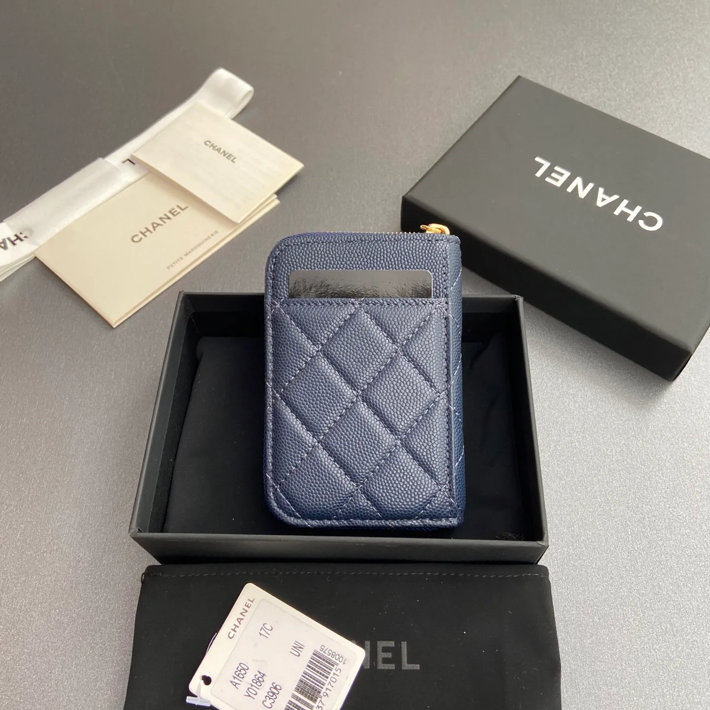 [Special grade hardware original leather] ¥280 Xiaoxiang small zipper bag card holder series with iconic metal logo, gold-toned metal hardware, exclusive Italian imported leather 2 card slots wallet bag, 4 card slots No.: 1650 Haze blue fine ball pattern gold steel mark Size: w11×h7.5×2cm