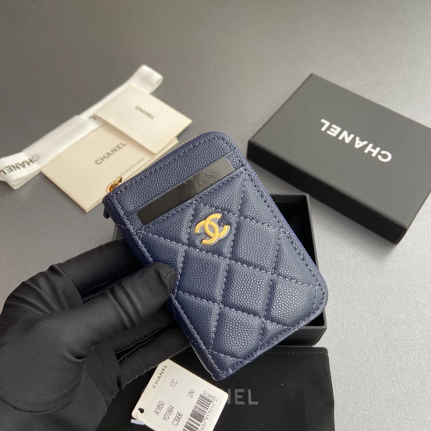 [Special grade hardware original leather] ¥280 Xiaoxiang small zipper bag card holder series with iconic metal logo, gold-toned metal hardware, exclusive Italian imported leather 2 card slots wallet bag, 4 card slots No.: 1650 Haze blue fine ball pattern gold steel mark Size: w11×h7.5×2cm