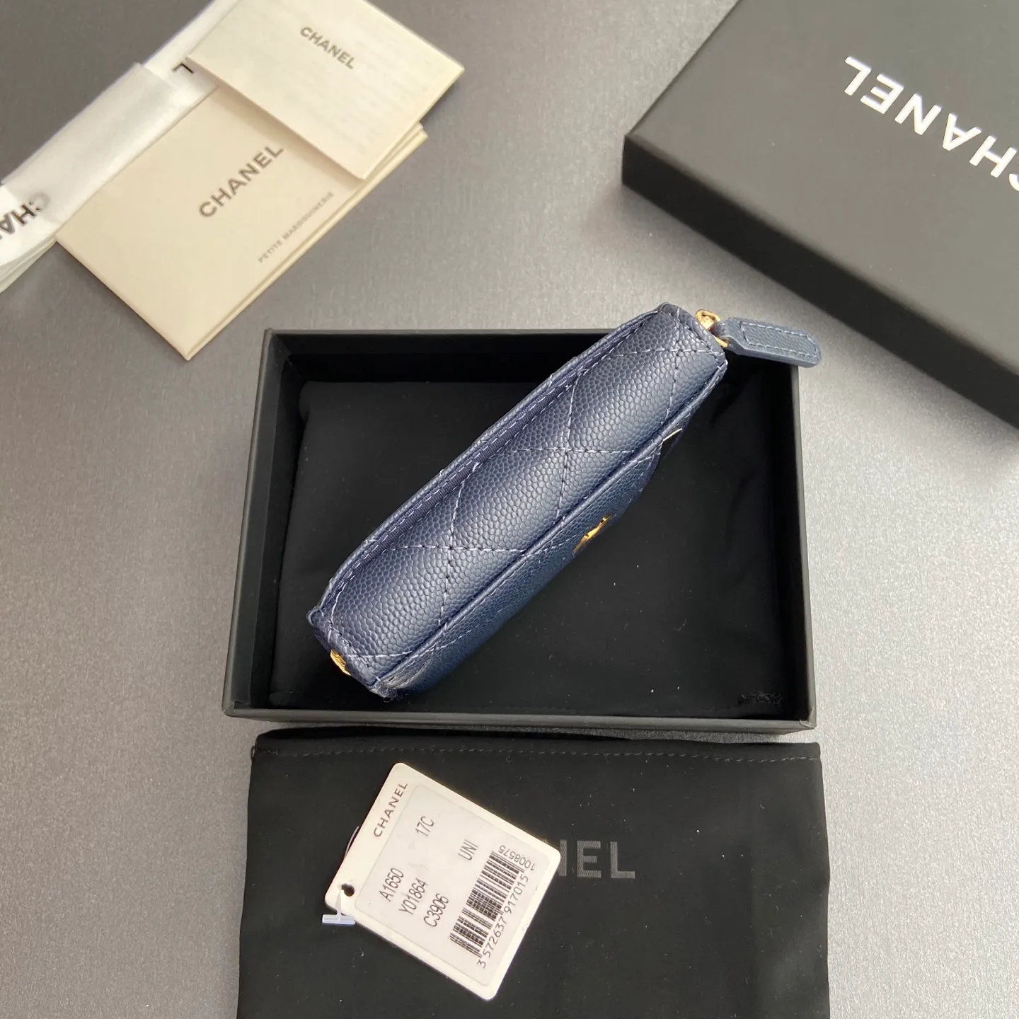 [Special grade hardware original leather] ¥280 Xiaoxiang small zipper bag card holder series with iconic metal logo, gold-toned metal hardware, exclusive Italian imported leather 2 card slots wallet bag, 4 card slots No.: 1650 Haze blue fine ball pattern gold steel mark Size: w11×h7.5×2cm
