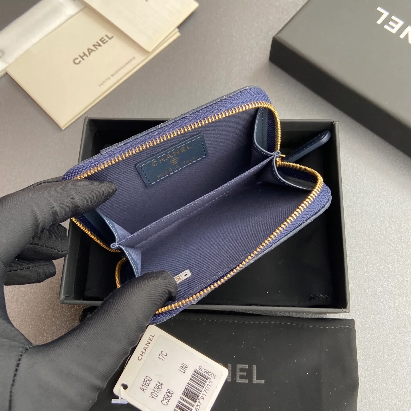 [Special grade hardware original leather] ¥280 Xiaoxiang small zipper bag card holder series with iconic metal logo, gold-toned metal hardware, exclusive Italian imported leather 2 card slots wallet bag, 4 card slots No.: 1650 Haze blue fine ball pattern gold steel mark Size: w11×h7.5×2cm