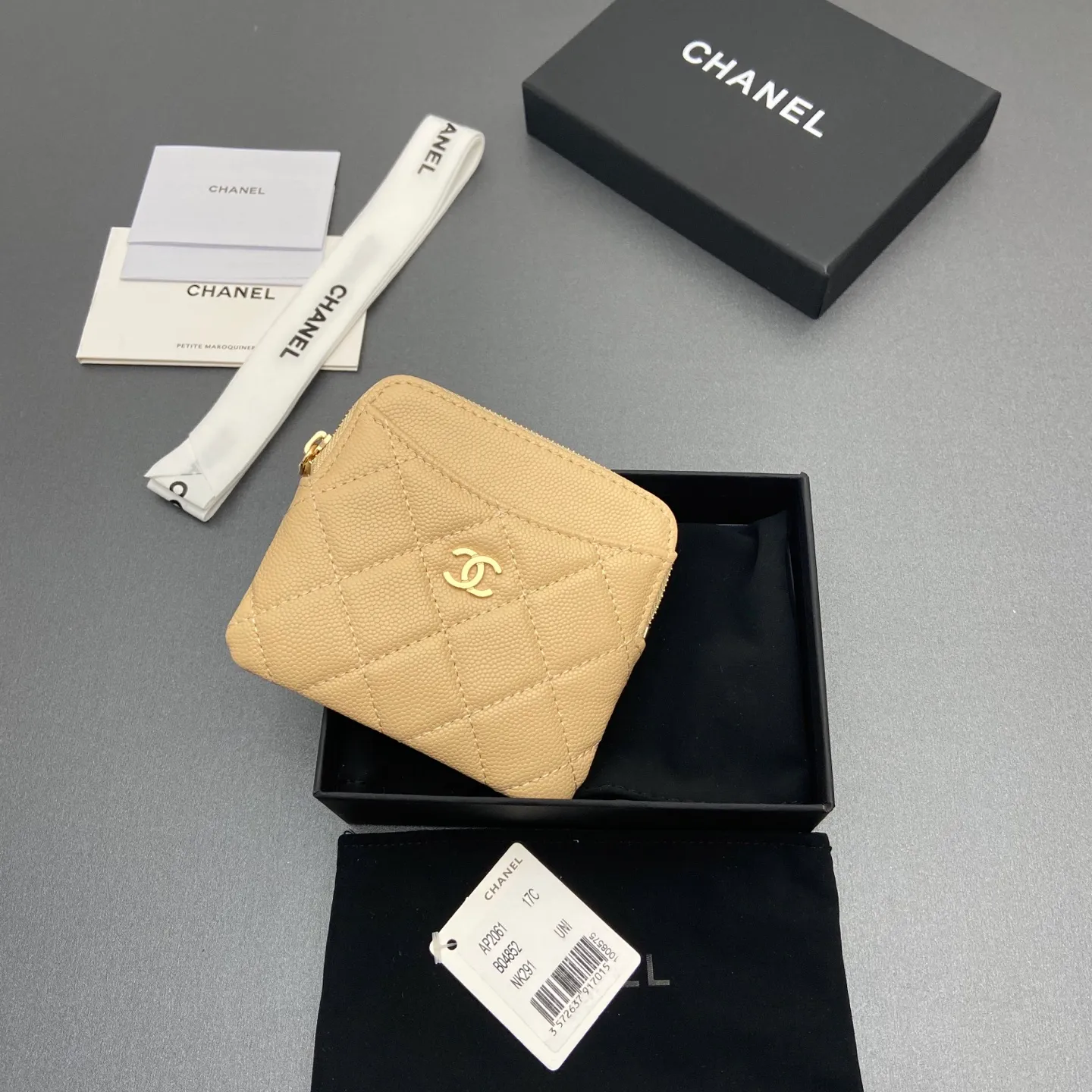 [Special grade hardware original leather] ¥380 Xiaoxiang small zipper bag card holder series Quilted card holder/wallet with iconic metal logo Gold tone metal hardware, special Italian imported leather 5 card slots, 1 small zipper bag No.: 2061 Apricot thin ball light gold hardware Size: w11.5×h10×d2cm