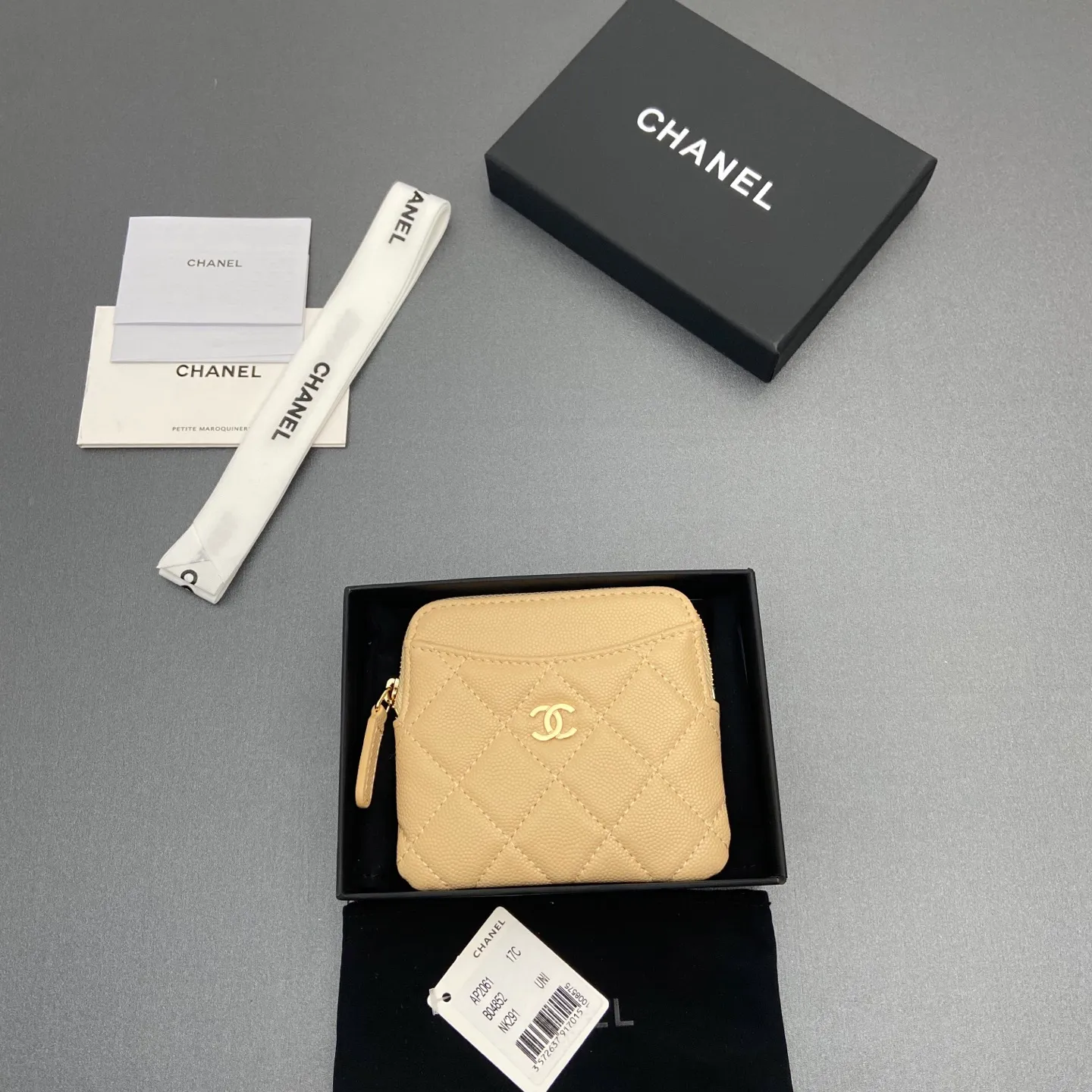 [Special grade hardware original leather] ¥380 Xiaoxiang small zipper bag card holder series Quilted card holder/wallet with iconic metal logo Gold tone metal hardware, special Italian imported leather 5 card slots, 1 small zipper bag No.: 2061 Apricot thin ball light gold hardware Size: w11.5×h10×d2cm