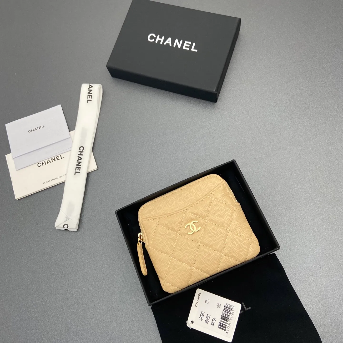 [Special grade hardware original leather] ¥380 Xiaoxiang small zipper bag card holder series Quilted card holder/wallet with iconic metal logo Gold tone metal hardware, special Italian imported leather 5 card slots, 1 small zipper bag No.: 2061 Apricot thin ball light gold hardware Size: w11.5×h10×d2cm