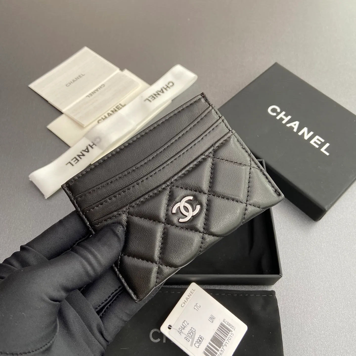 Xiaoxiang imported Italian leather Item number: A 4472 Price: 240 Size: w11×h10cm Color: black sheepskin silver steel mark