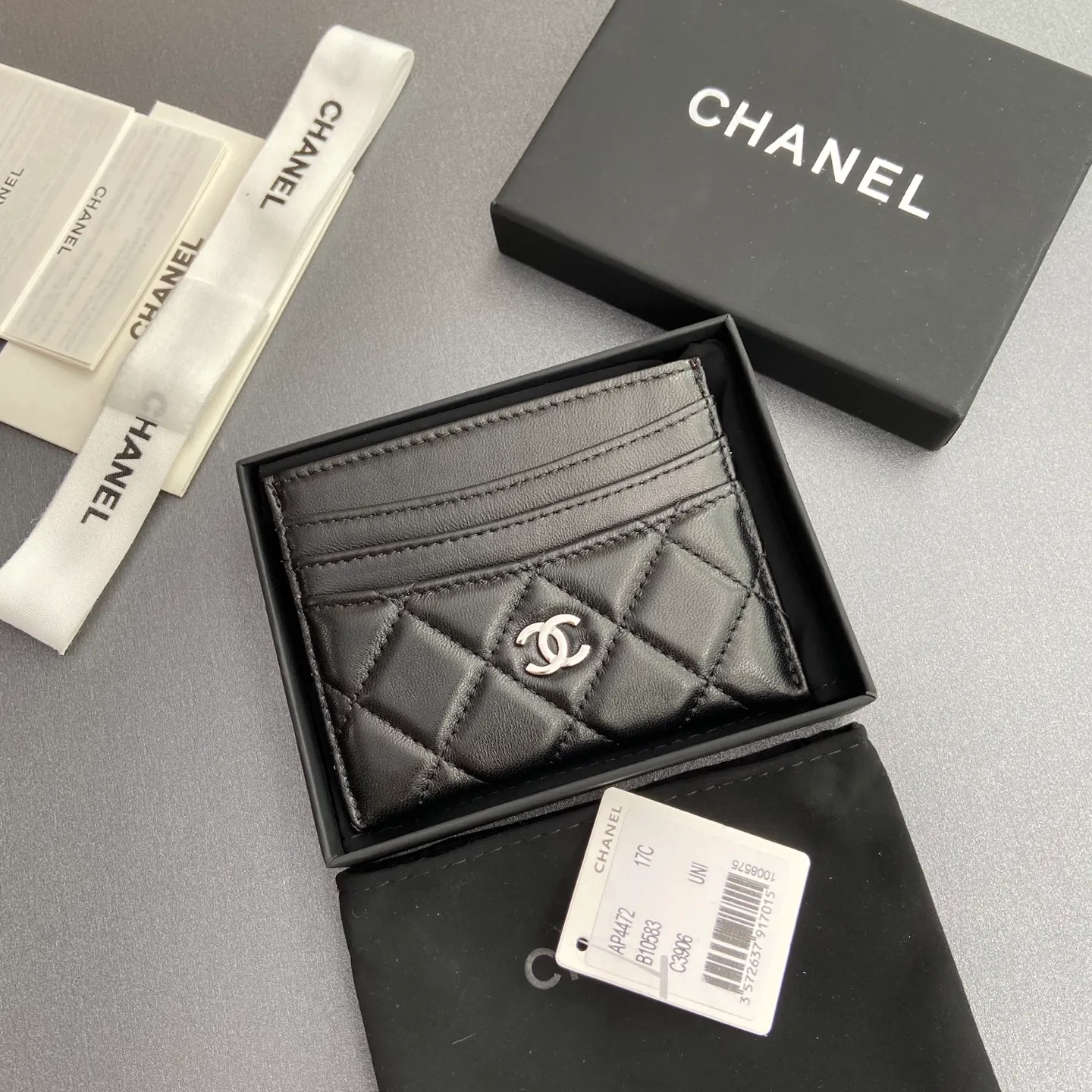 Xiaoxiang imported Italian leather Item number: A 4472 Price: 240 Size: w11×h10cm Color: black sheepskin silver steel mark