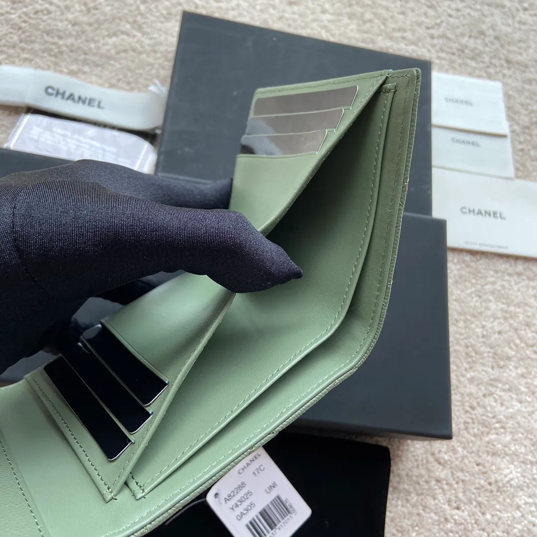 440💰Xiaoxiang imported Italian fine grain calfskin Item number: A82288 Size: w10.5×h11.5×d3cm Color: Green fine ball pattern gold steel mark