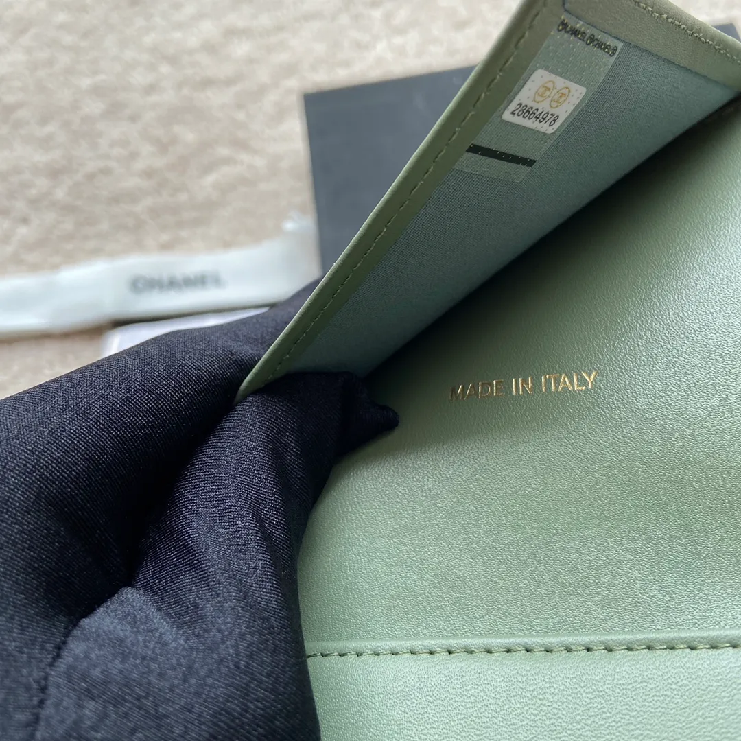 440💰Xiaoxiang imported Italian fine grain calfskin Item number: A82288 Size: w10.5×h11.5×d3cm Color: Green fine ball pattern gold steel mark