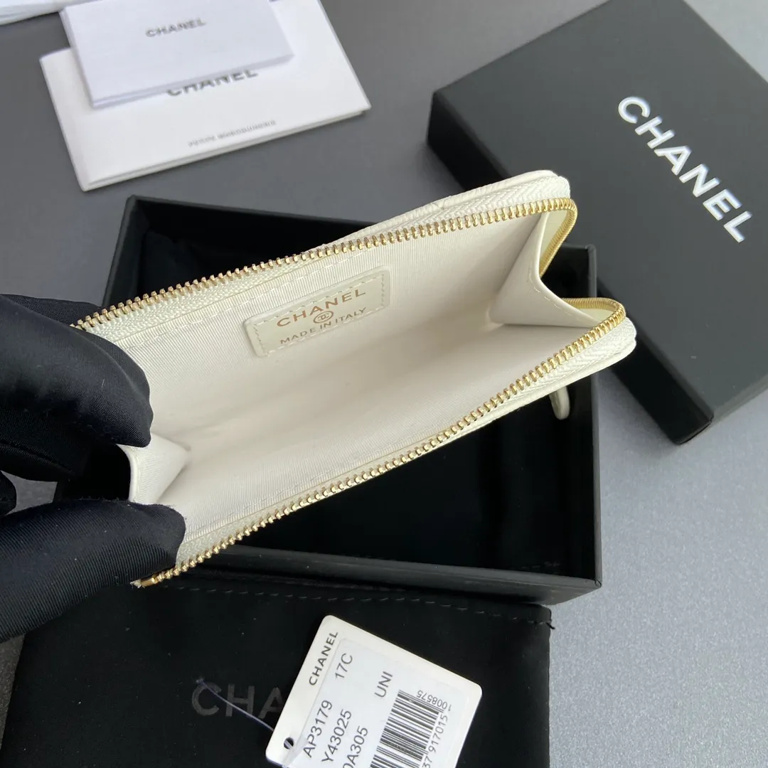 [Special grade hardware original leather] ¥320 Xiaoxiang small zipper bag card holder series Quilted card holder with iconic metal logo Gold tone metal hardware, special Italian imported leather 6 card slots, 1 small zipper bag No.: 3179 White fine ball gold Size: w13×h9×2cm