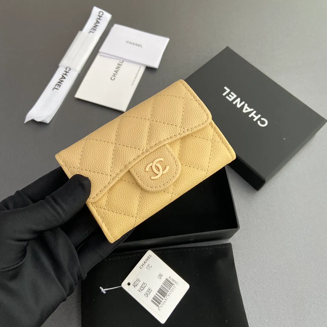 Xiaoxiang imported Italian leather Item number: AP438 (inner compartment with zipper) 💰: 280 Size: w11×h7cm Color: apricot fine ball pattern golden steel mark
