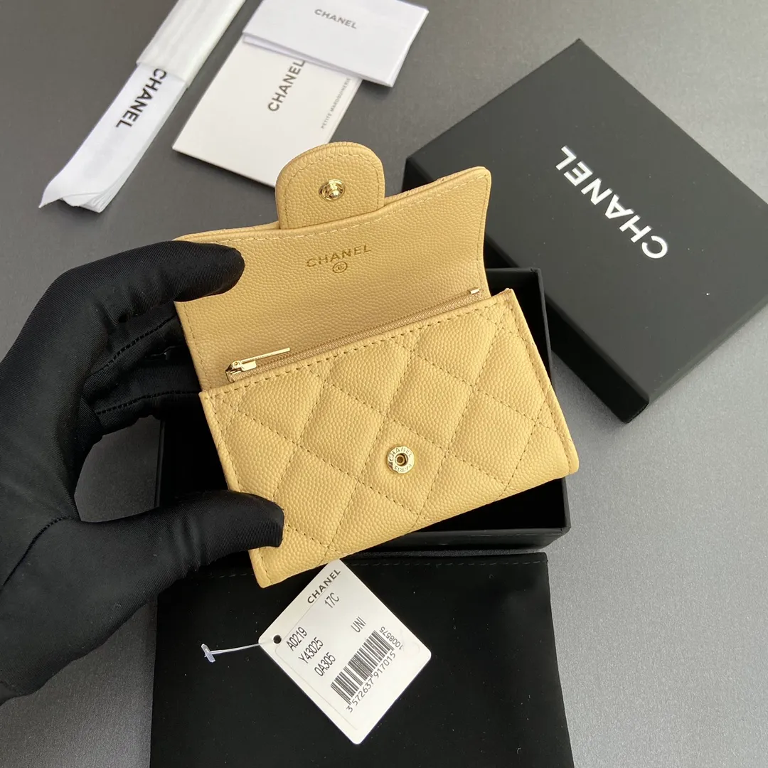 Xiaoxiang imported Italian leather Item number: AP438 (inner compartment with zipper) 💰: 280 Size: w11×h7cm Color: apricot fine ball pattern golden steel mark