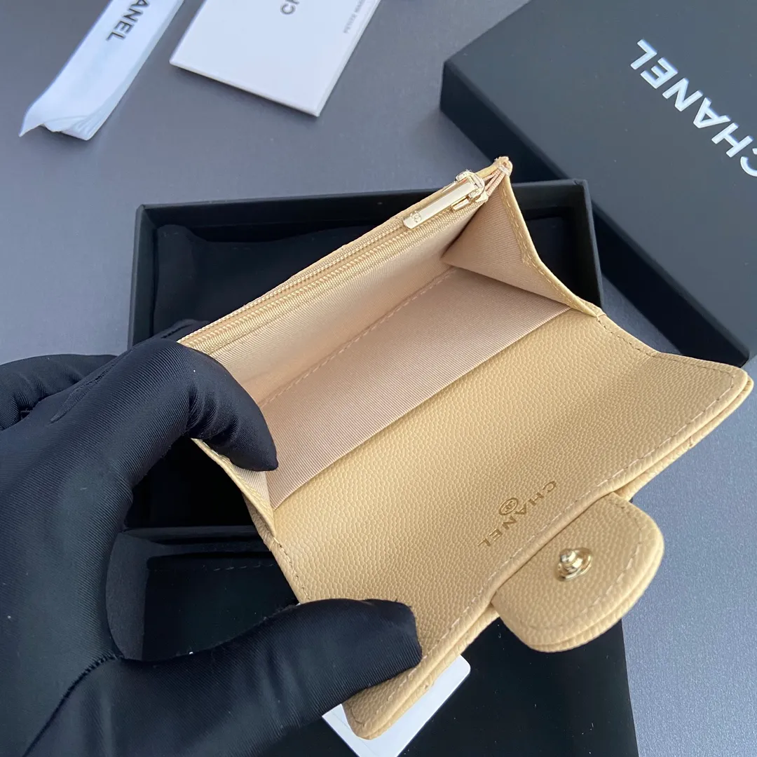 Xiaoxiang imported Italian leather Item number: AP438 (inner compartment with zipper) 💰: 280 Size: w11×h7cm Color: apricot fine ball pattern golden steel mark