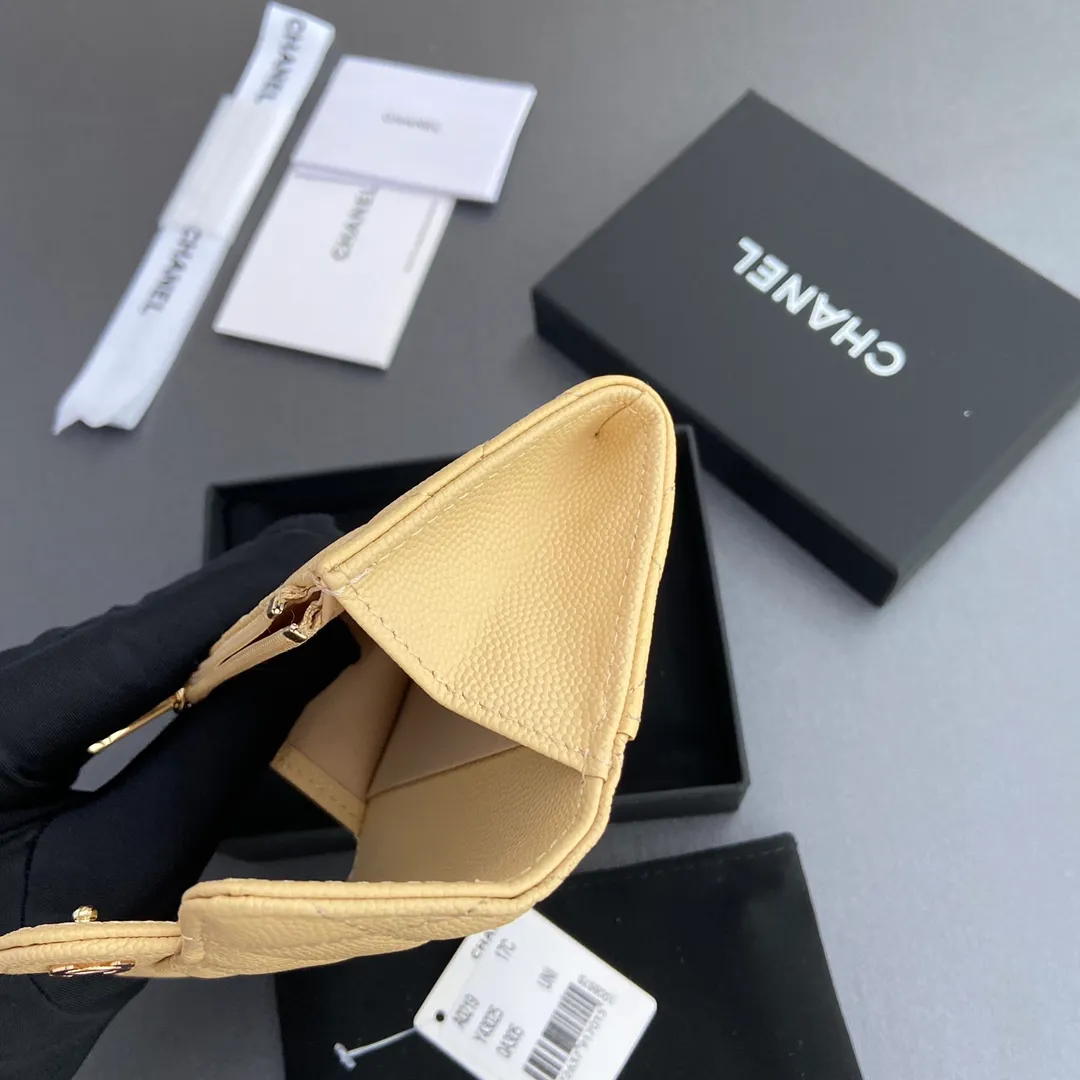 Xiaoxiang imported Italian leather Item number: AP438 (inner compartment with zipper) 💰: 280 Size: w11×h7cm Color: apricot fine ball pattern golden steel mark