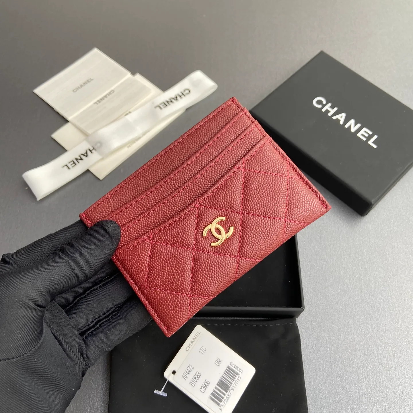 Xiaoxiang imported Italian leather Item number: A 4472 Price: 240 Size: w11×h10cm Color: burgundy fine ball gold steel mark
