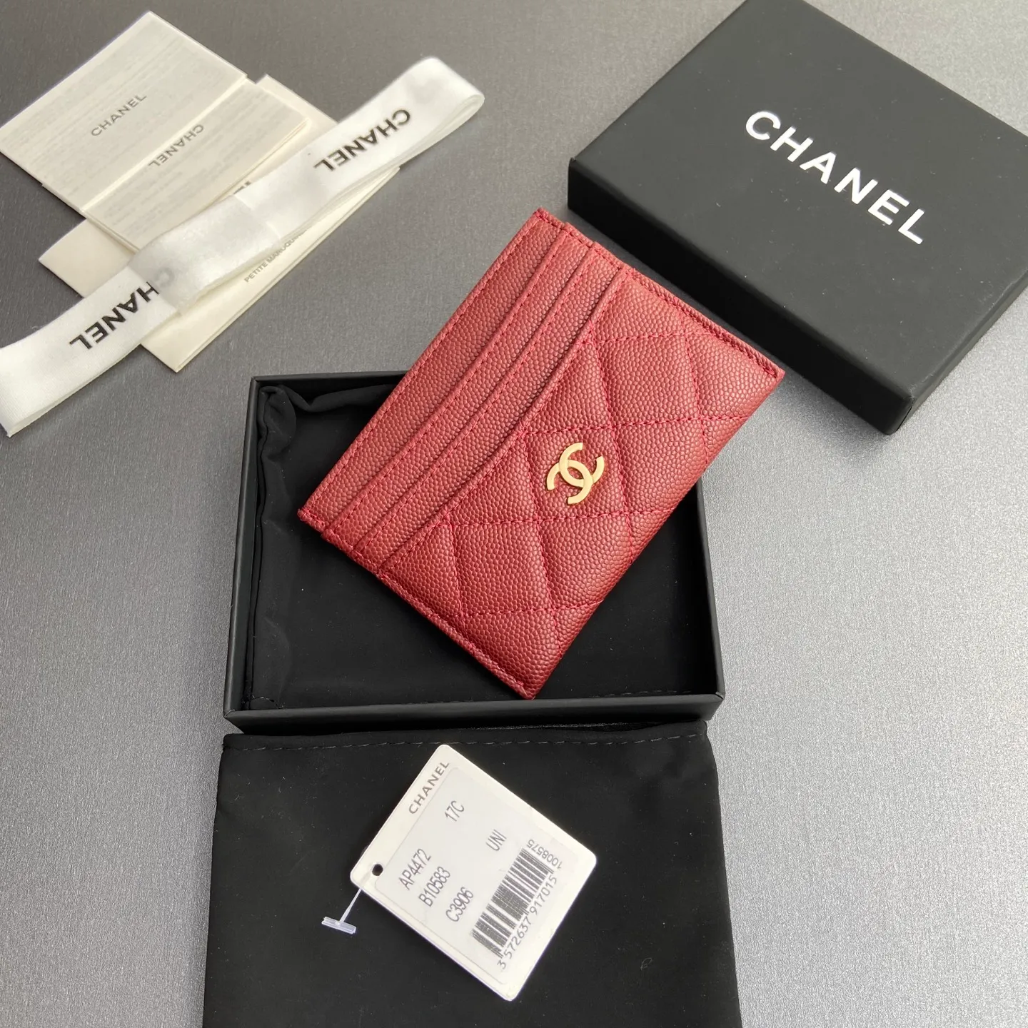 Xiaoxiang imported Italian leather Item number: A 4472 Price: 240 Size: w11×h10cm Color: burgundy fine ball gold steel mark