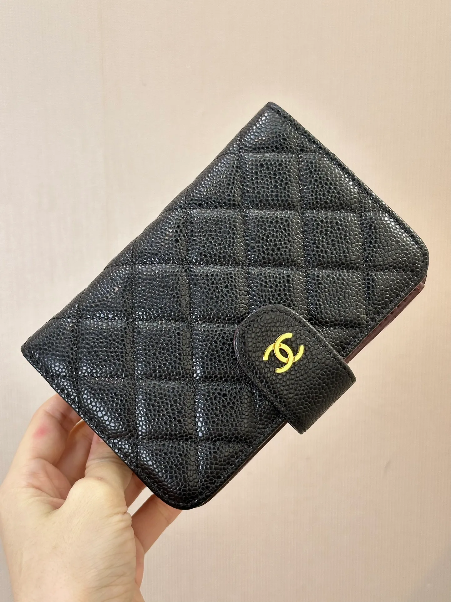 48667 Black Taurus! 480💰 All of them are extremely popular small leather goods on CHANEL cabinets!