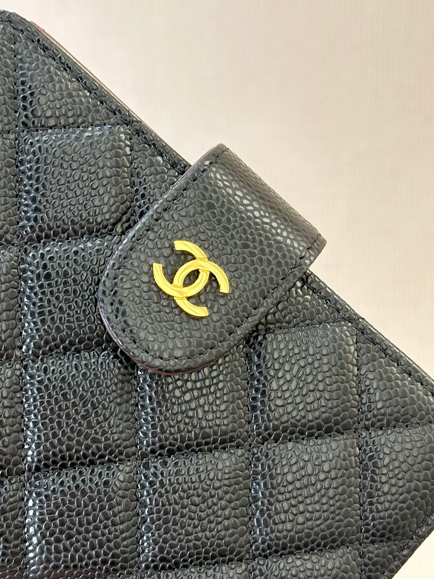 48667 Black Taurus! 480💰 All of them are extremely popular small leather goods on CHANEL cabinets!