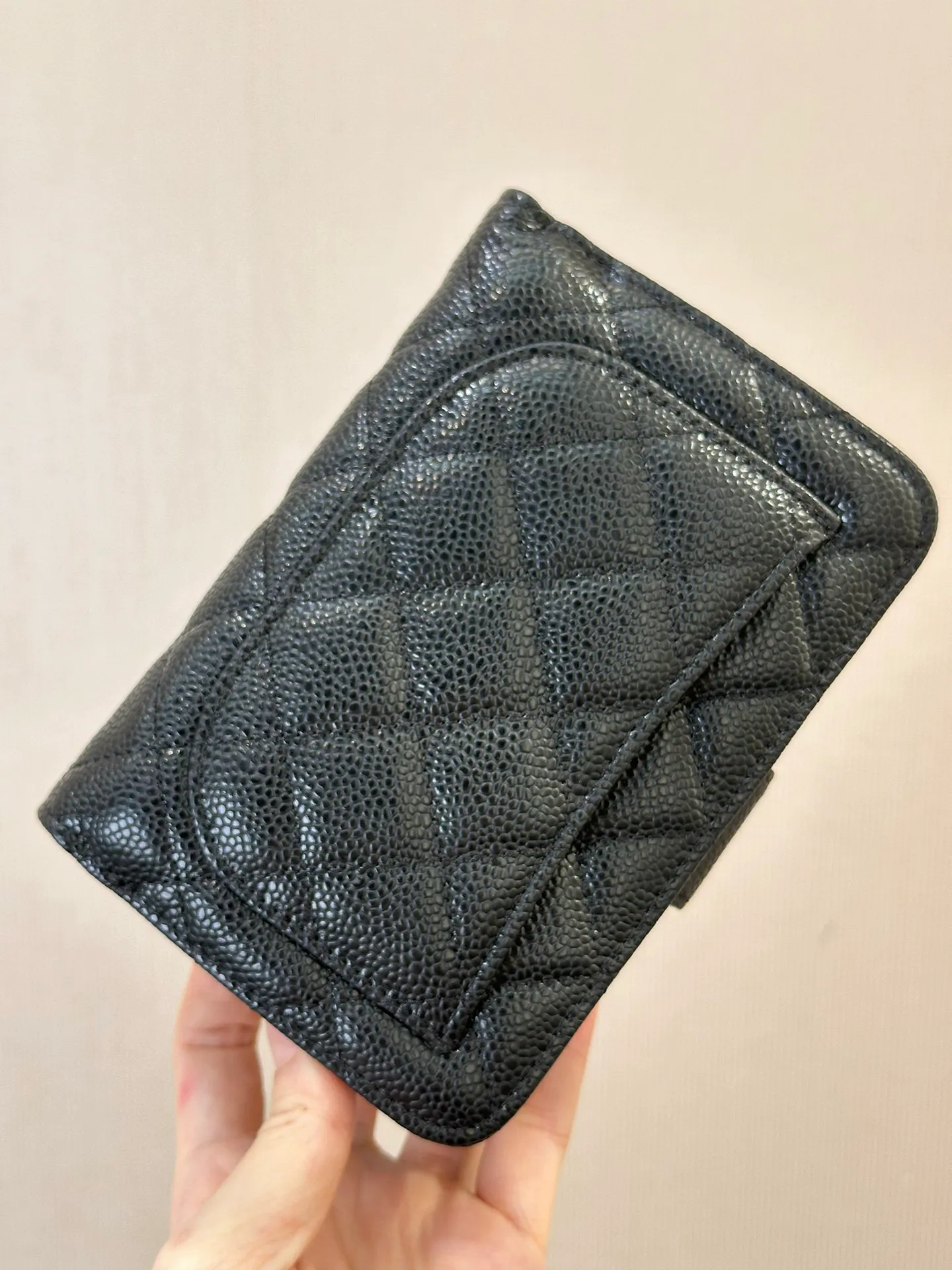 48667 Black Taurus! 480💰 All of them are extremely popular small leather goods on CHANEL cabinets!