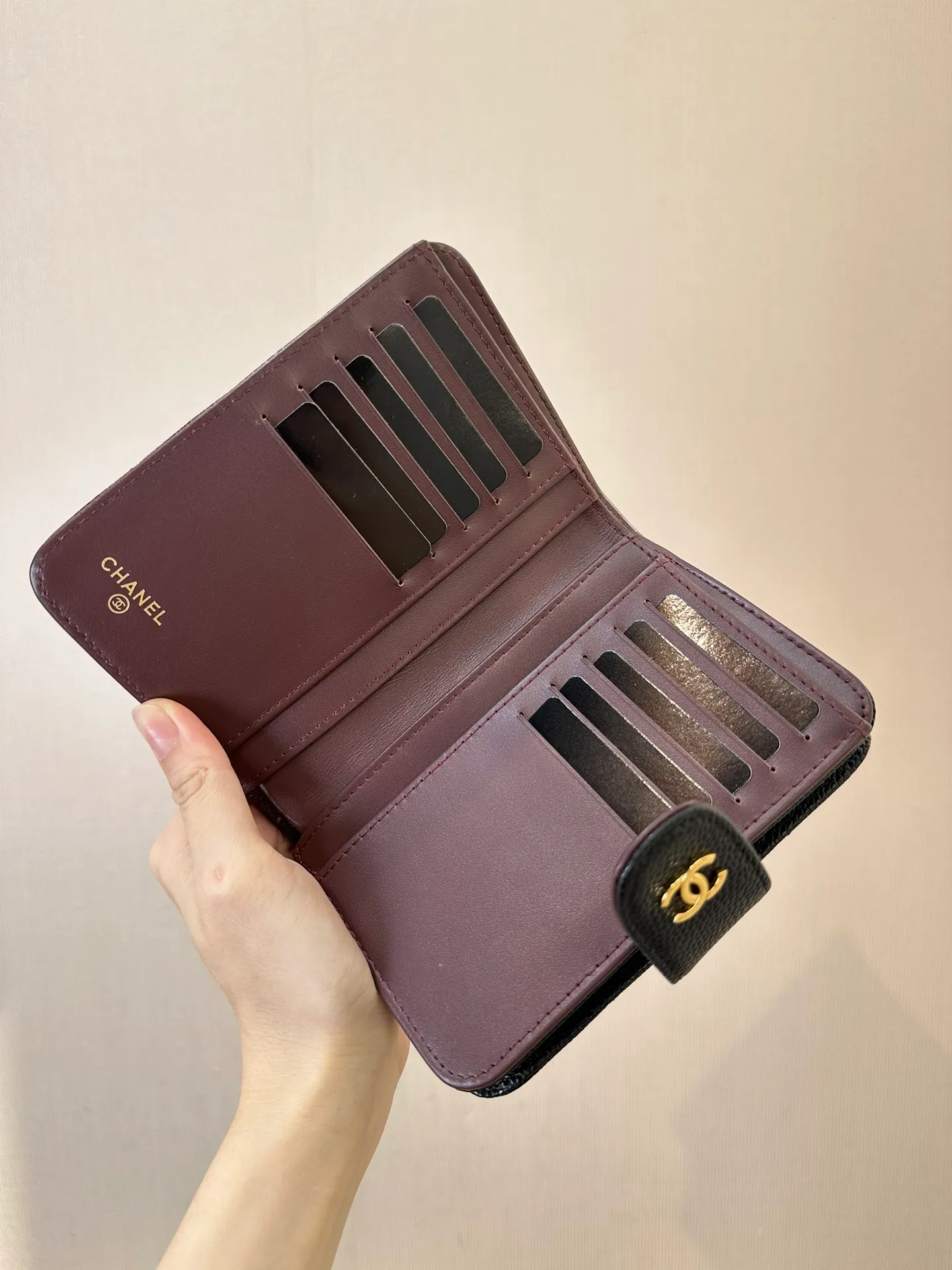 48667 Black Taurus! 480💰 All of them are extremely popular small leather goods on CHANEL cabinets!