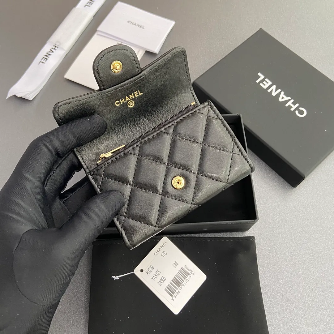 Xiaoxiang imported Italian leather Item number: AP438 (inner compartment with zipper) 💰: 280 Size: w11×h7cm Color: black sheepskin gold steel mark