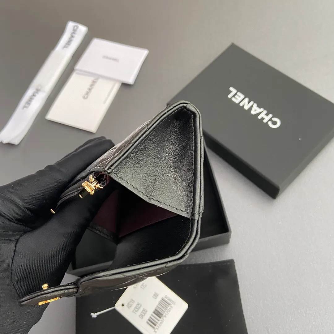 Xiaoxiang imported Italian leather Item number: AP438 (inner compartment with zipper) 💰: 280 Size: w11×h7cm Color: black sheepskin gold steel mark