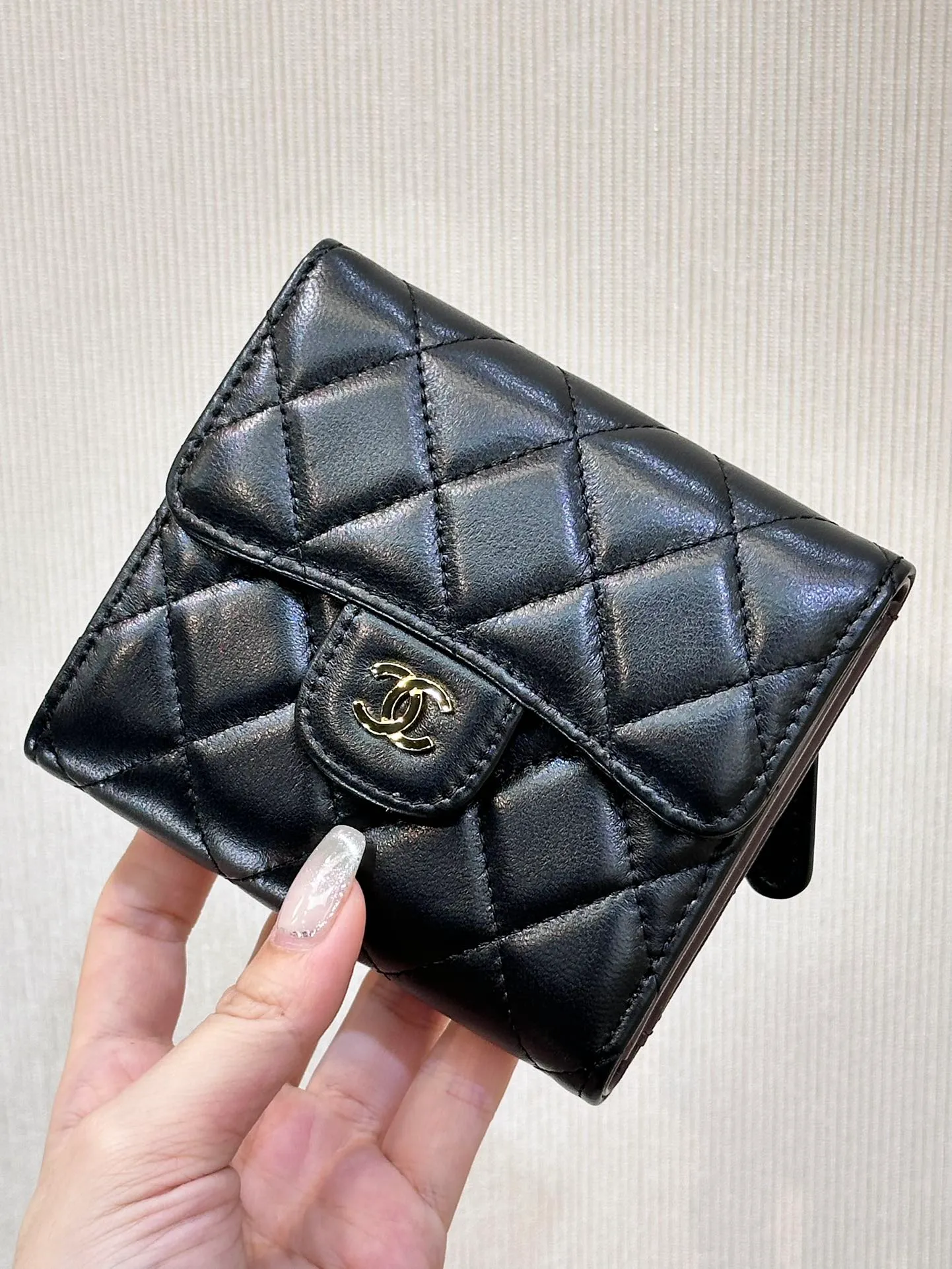 82288 Sheepskin black gold