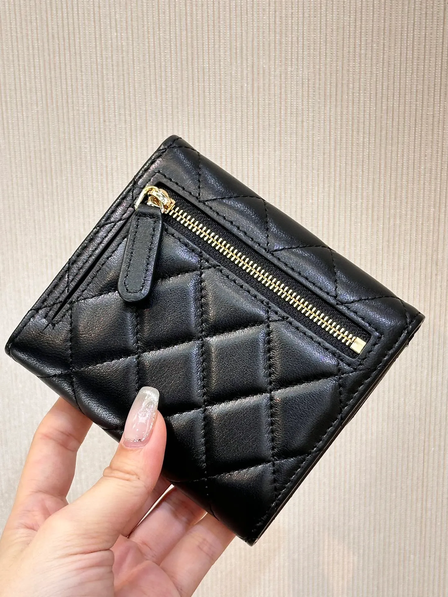 82288 Sheepskin black gold