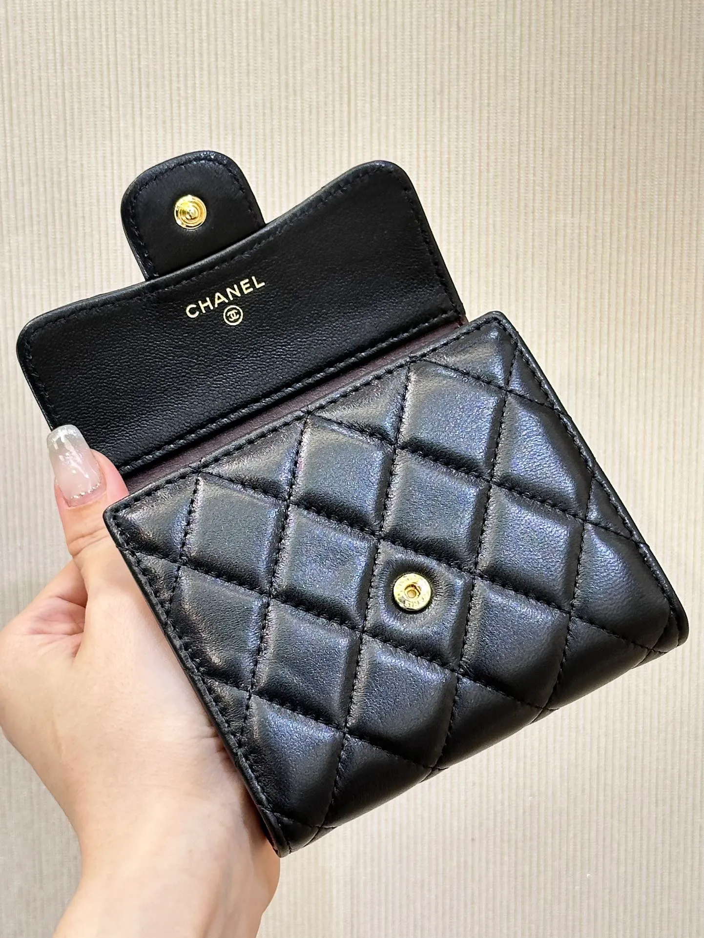 82288 Sheepskin black gold