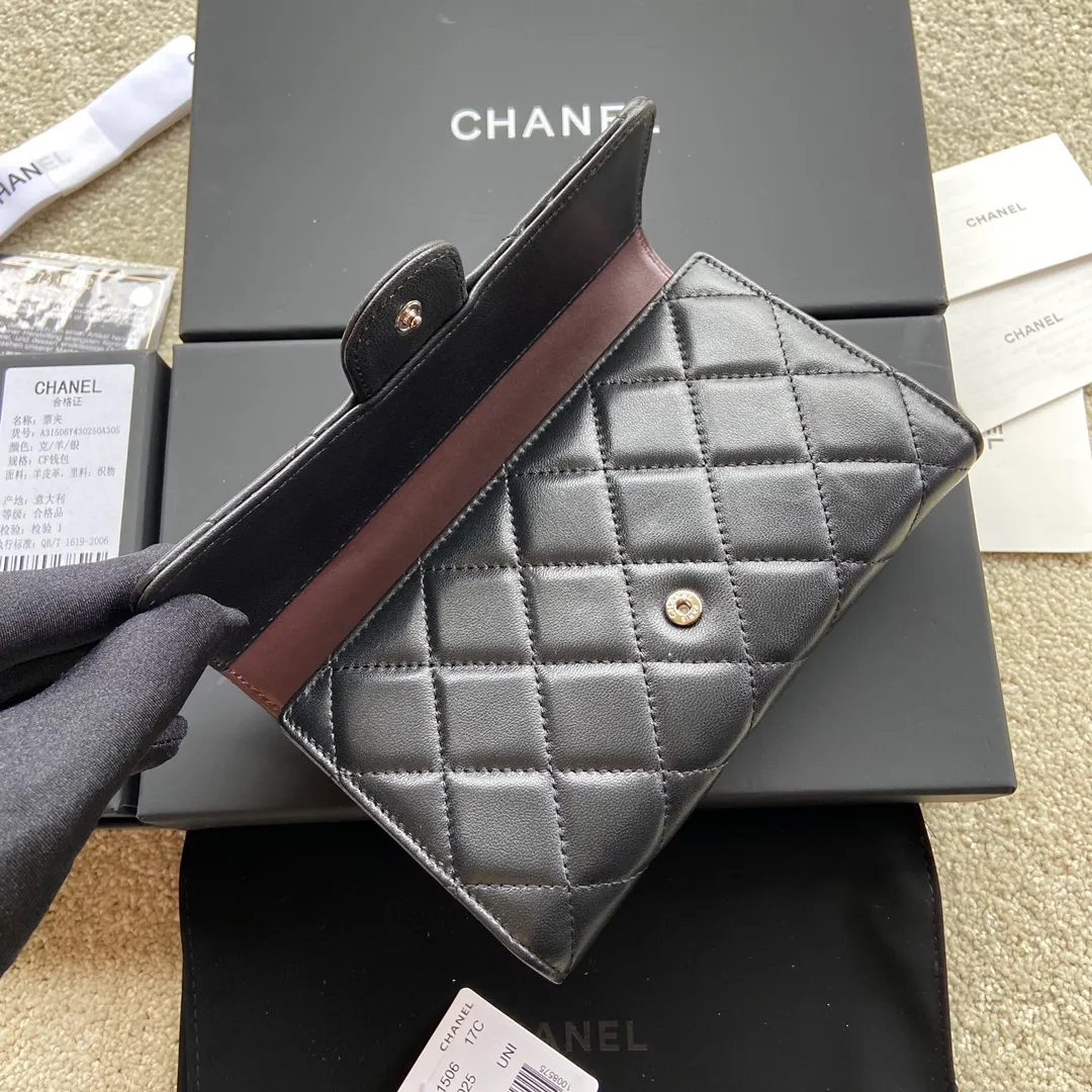 Xiaoxiang imported Italian sheepskin, long model 30% off 540💰 Item number: AP63012 Size: w18.5×h10cm Color: black sheepskin silver steel mark