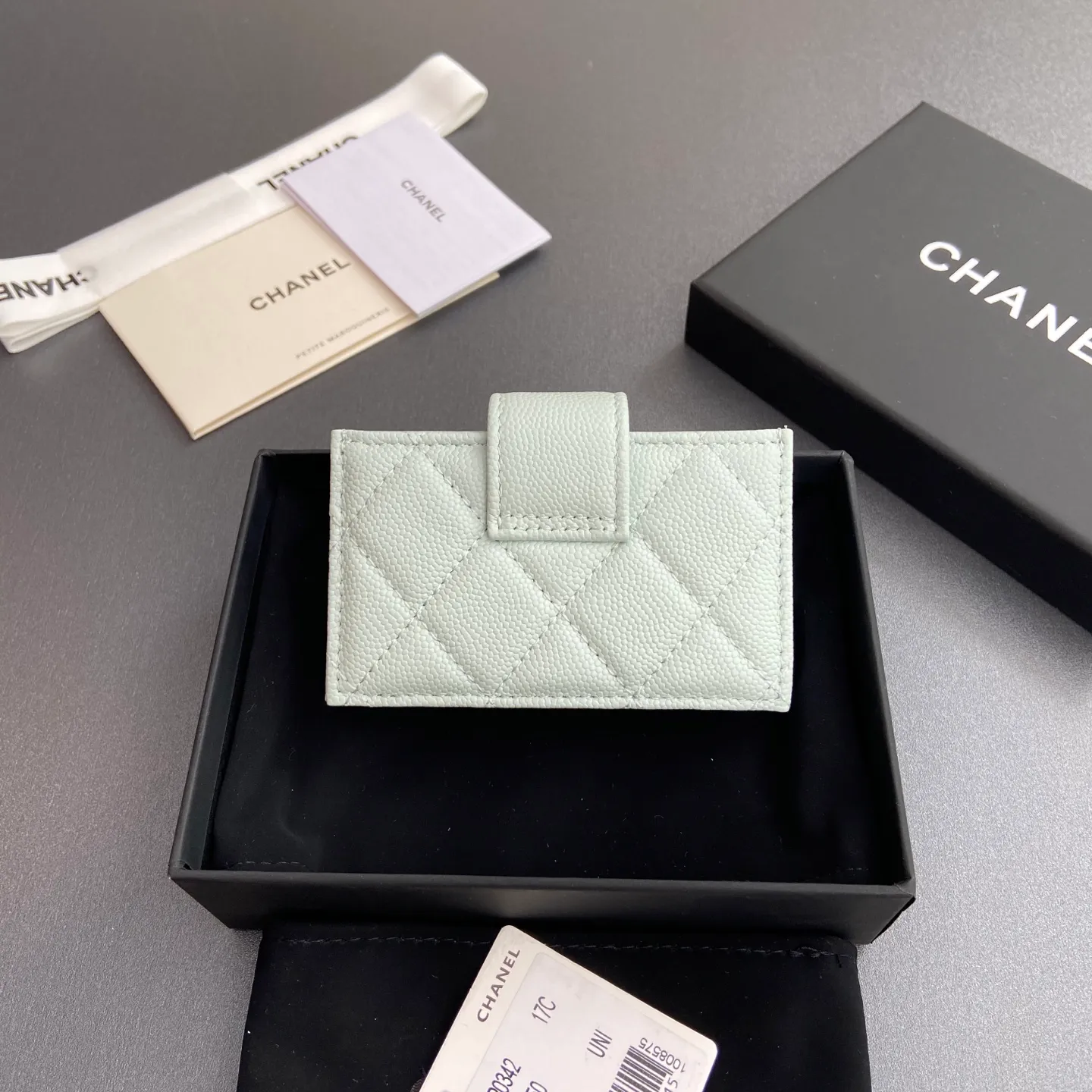 [Special grade hardware original leather] ¥400 Small fragrant organ multi-card slot card holder series with iconic metal logo Gold-toned metal hardware, exclusive Italian imported leather 6 card slots No.: 0342 Light blue fine ball pattern gold steel mark Size: w10×h6×2cm
