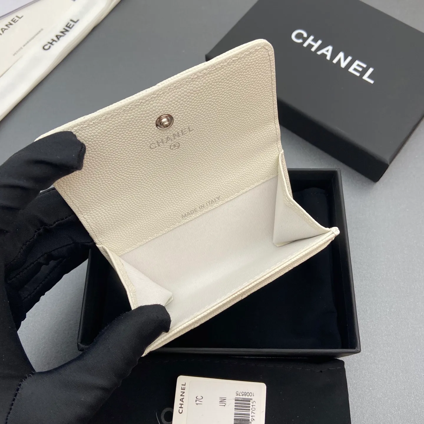 25b new series caviar cowhide with stars ⭐logo shiny blingblibg~card holder series item number: A 4812 price: 340 size: w11×h7cm color: white fine ball pattern silver star hardware
