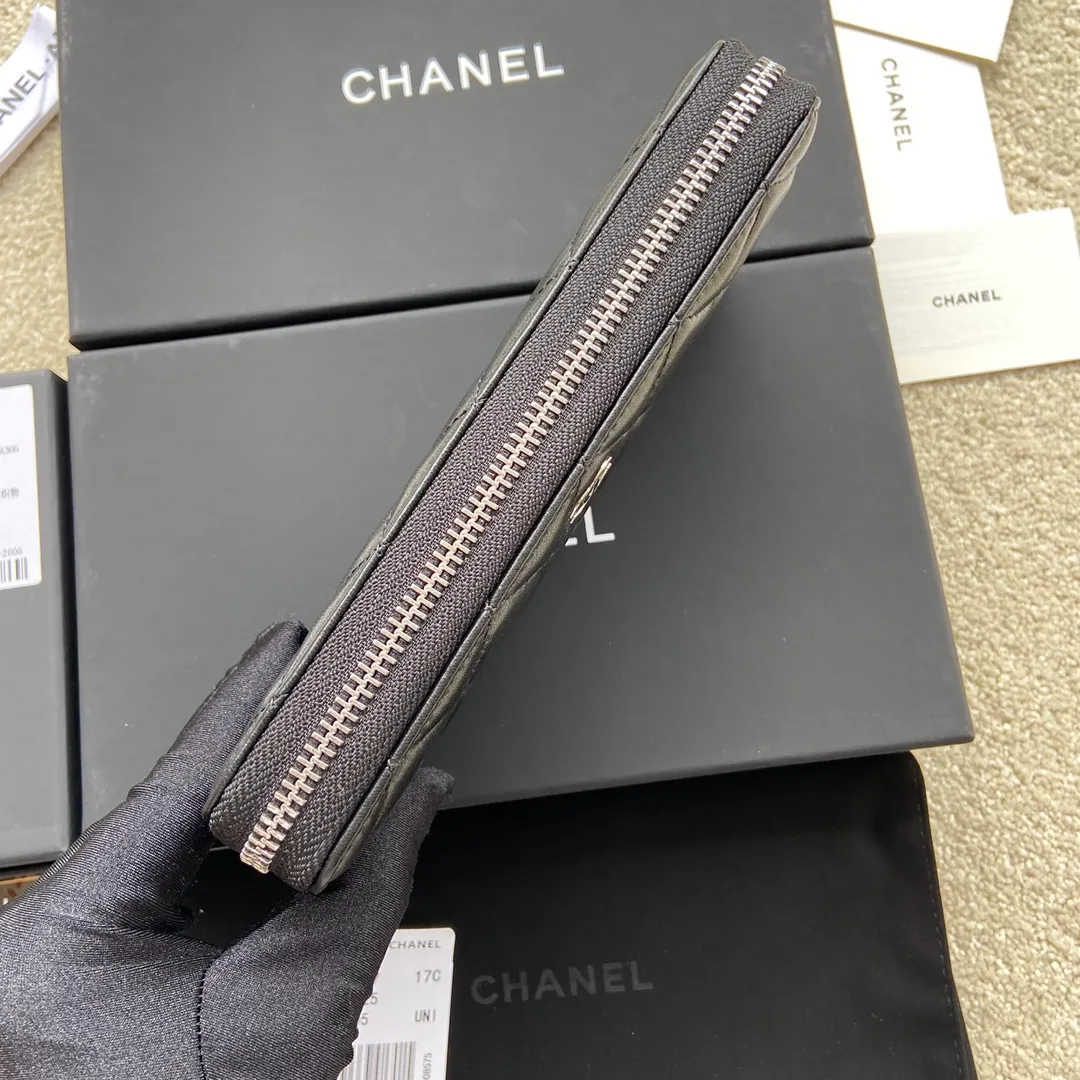 Xiaoxiang imported Italian lambskin Item number: A50097 💰: 460 Size: w19.5×h10.5×d2cm Color: black lambskin silver steel mark