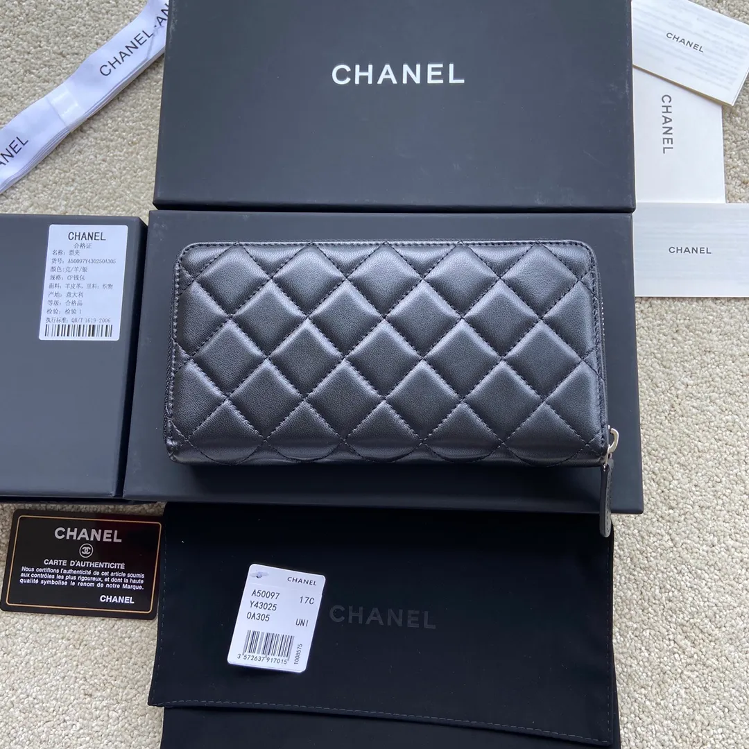Xiaoxiang imported Italian lambskin Item number: A50097 💰: 460 Size: w19.5×h10.5×d2cm Color: black lambskin silver steel mark