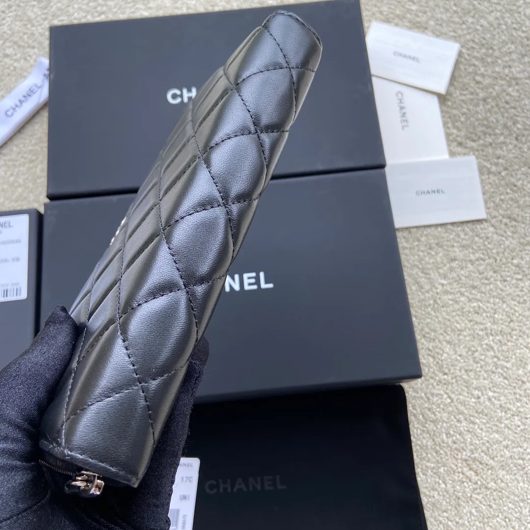 Xiaoxiang imported Italian lambskin Item number: A50097 💰: 460 Size: w19.5×h10.5×d2cm Color: black lambskin silver steel mark
