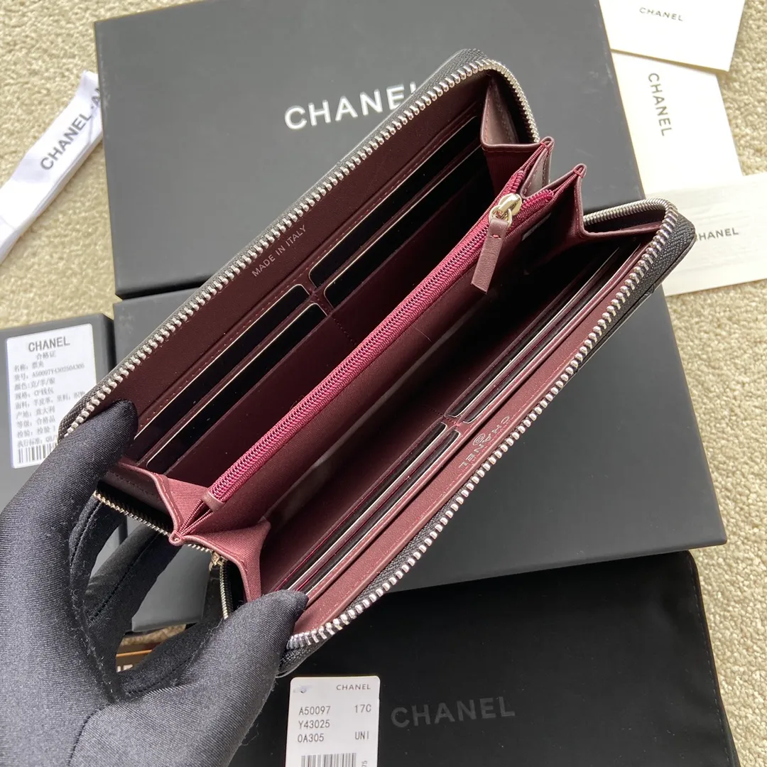 Xiaoxiang imported Italian lambskin Item number: A50097 💰: 460 Size: w19.5×h10.5×d2cm Color: black lambskin silver steel mark