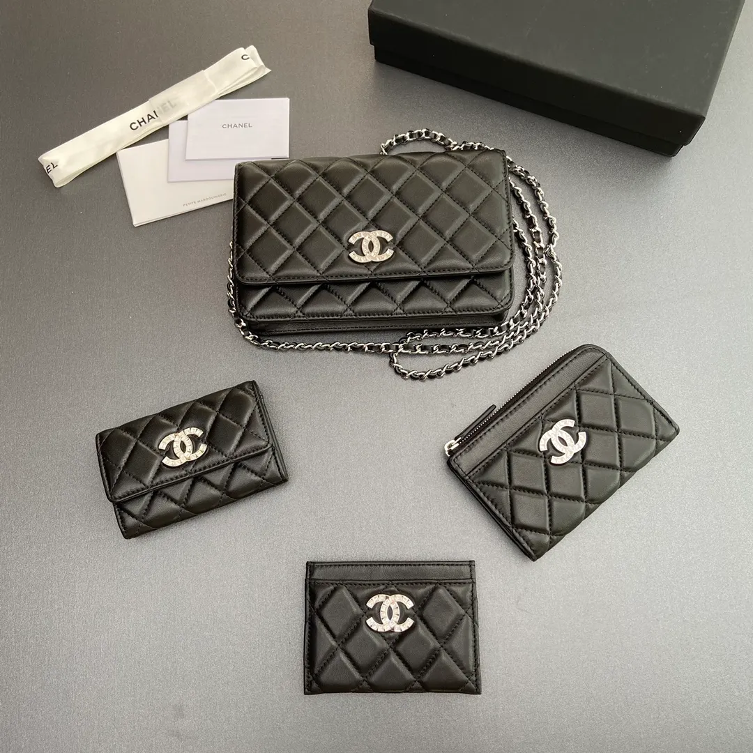 [Premium Hardware Original Leather] Xiaoxiang Series Quilted Card Holder with Iconic Metal Logo Silver-toned Metal Hardware, Special Italian Imported Leather Number: 3984 3986 3987 3985