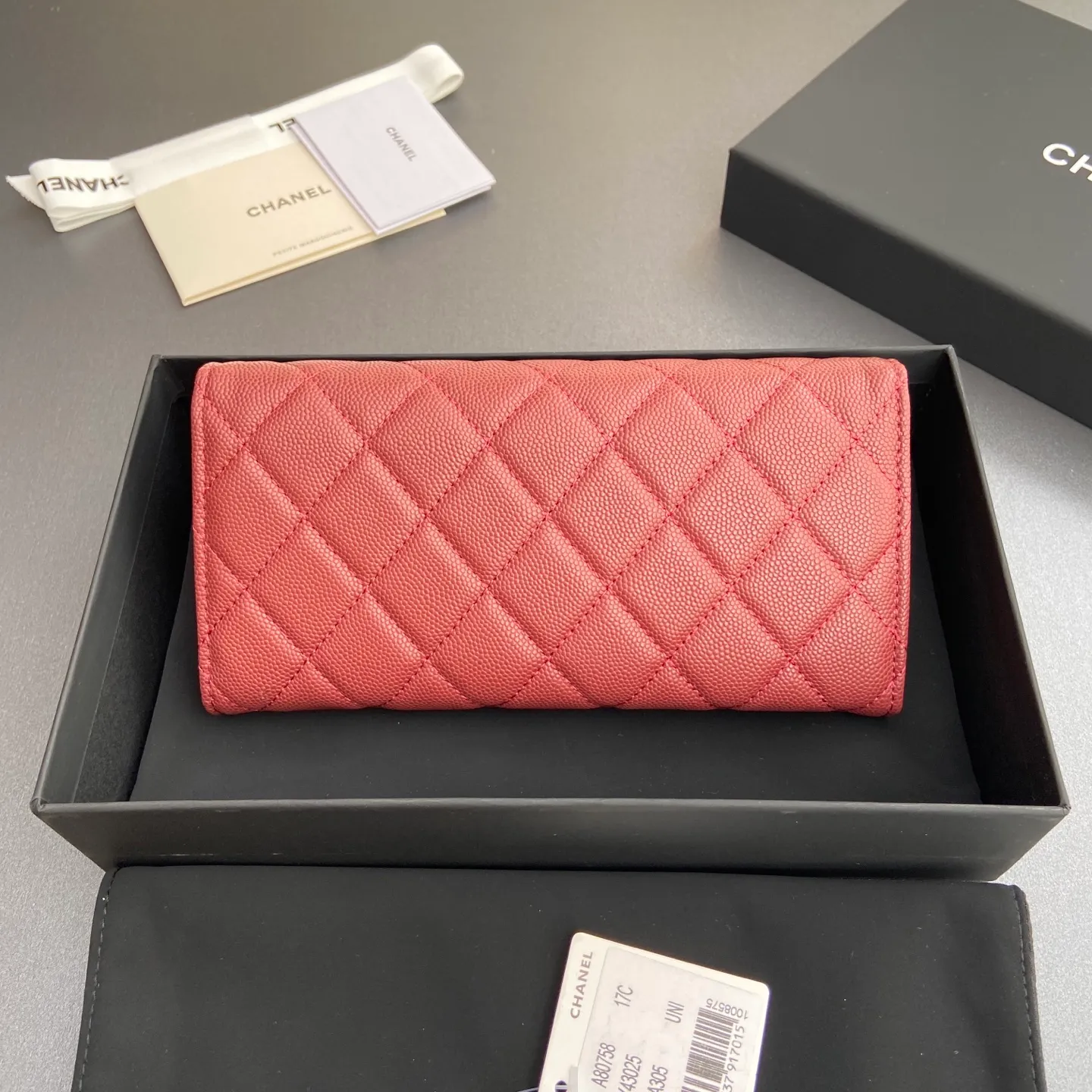Xiaoxiang imported Italian grained calfskin Item number: A80758 Price: 460 Size: w19×h10.5×3cm Color: Burgundy fine ball grain leather Gold steel mark