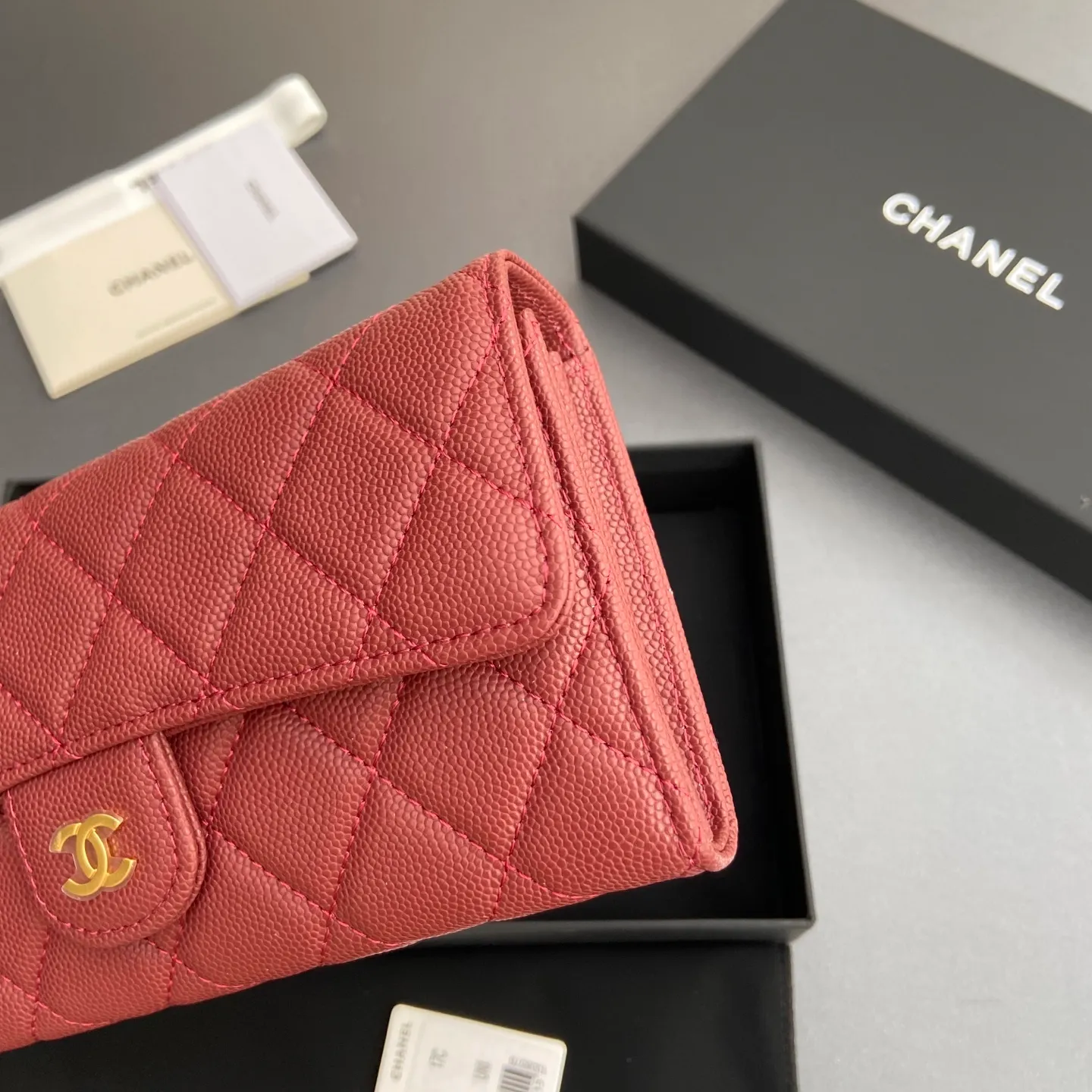 Xiaoxiang imported Italian grained calfskin Item number: A80758 Price: 460 Size: w19×h10.5×3cm Color: Burgundy fine ball grain leather Gold steel mark